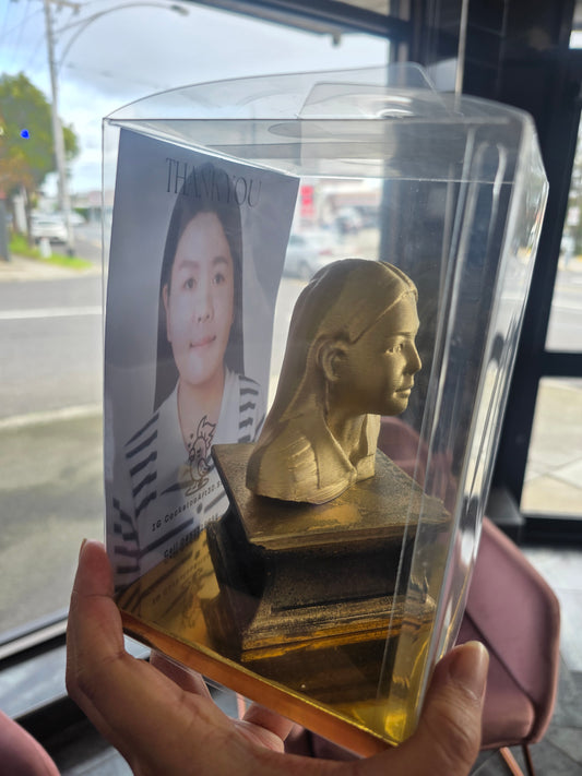 Collection : Made to order Statue from your photo.