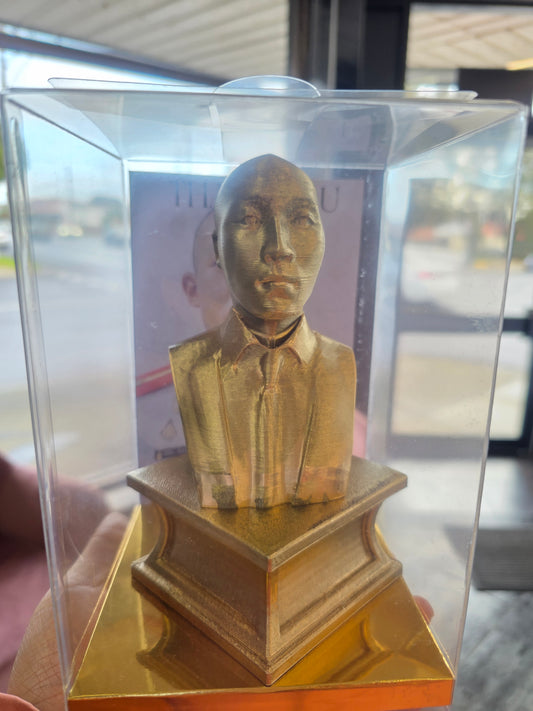 Collection : Made to order Statue from your photo.