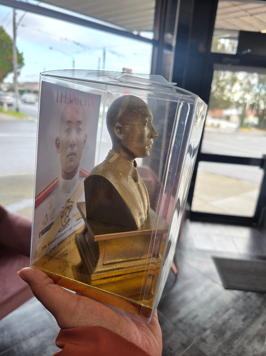 Collection : Made to order Statue from your photo.